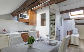 Nice Lovely Attic For 4 Person With Wifi - A/C